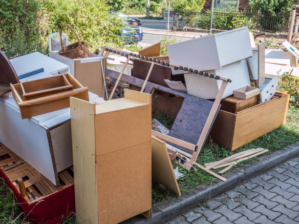 Best Garage Cleanout Services  in Lindstrom, MN